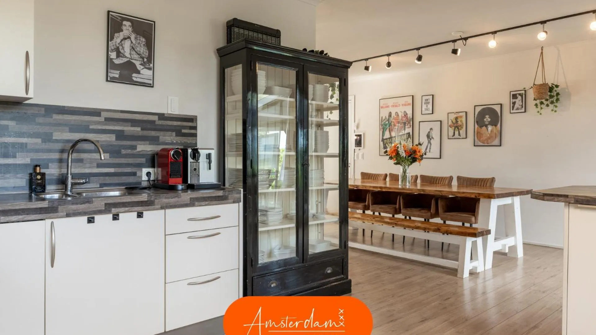 Villa Amsterdam Group Stay - 26 Beds - Jacuzzi & Sauna Zwanenburg
