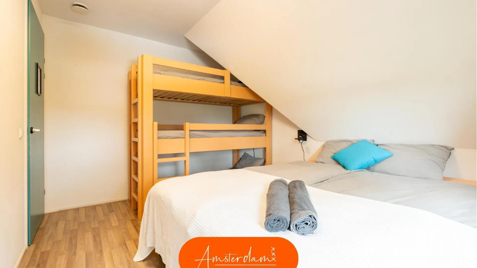 Amsterdam Group Stay - 26 Beds - Jacuzzi & Sauna Zwanenburg Villa