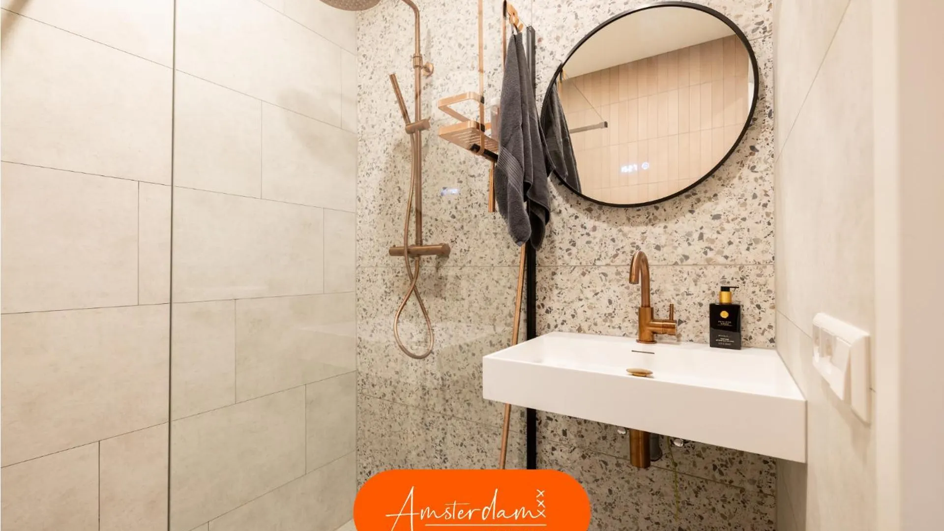 Villa Amsterdam Group Stay - 26 Beds - Jacuzzi & Sauna Zwanenburg