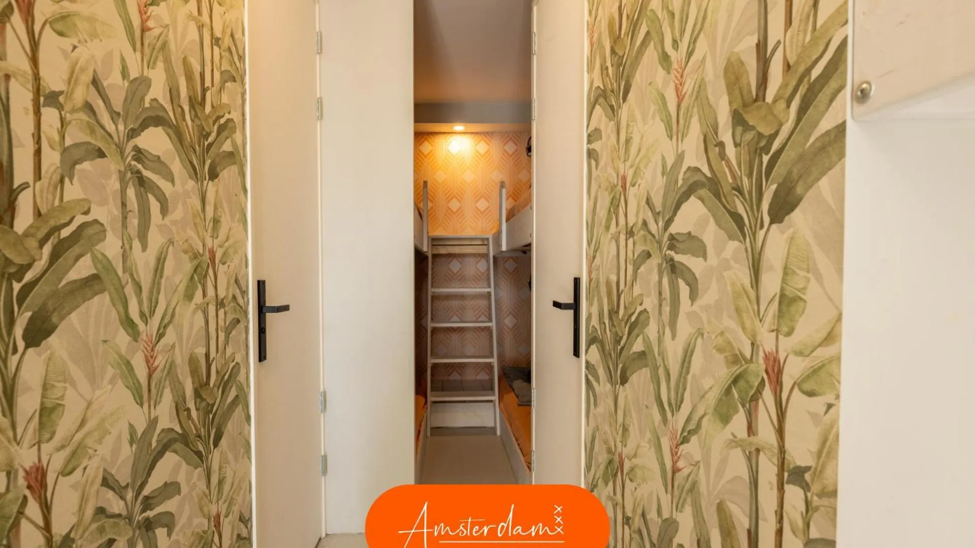 Amsterdam Group Stay - 26 Beds - Jacuzzi & Sauna Zwanenburg 0*,  Netherlands
