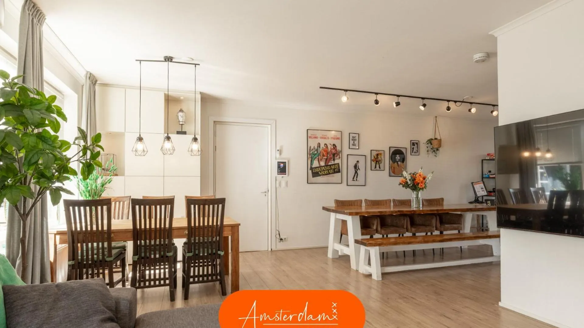 Villa Amsterdam Group Stay - 26 Beds - Jacuzzi & Sauna Zwanenburg