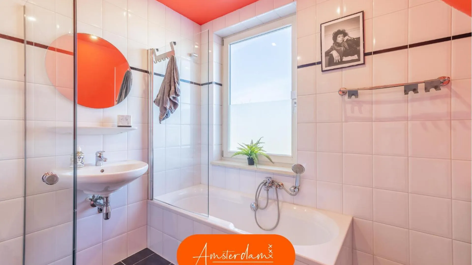 Amsterdam Group Stay - 26 Beds - Jacuzzi & Sauna Zwanenburg 0*,  Netherlands